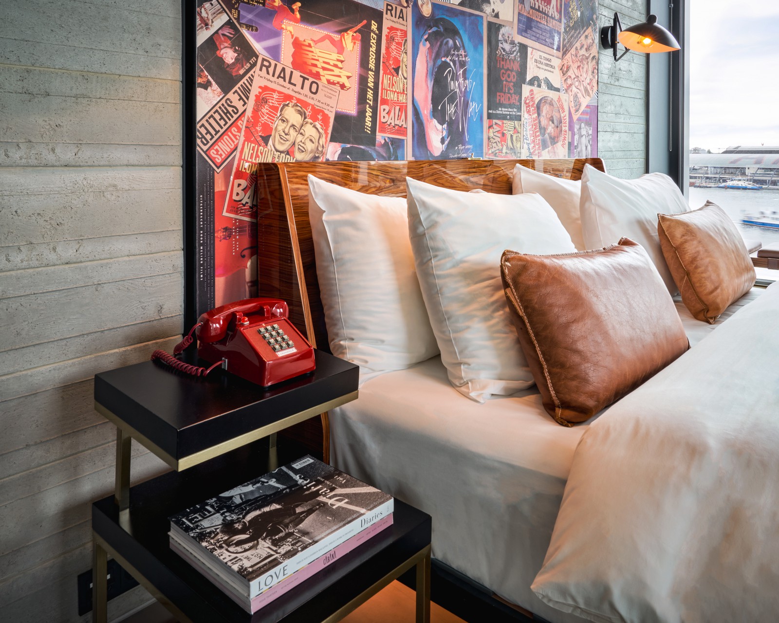 sir-adam-deluxe-room-2021-1.jpg